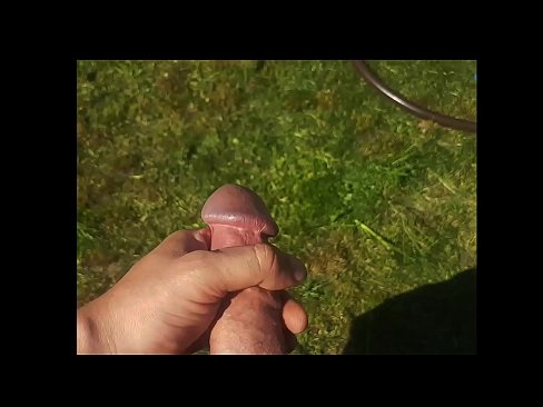 ❤️ گرم hottie پنهنجي گلابي pussy fucked حاصل ڪري ۽ هڪ اونهاري جي باغ ۾ squirt سان cums ❤️  ❌❤